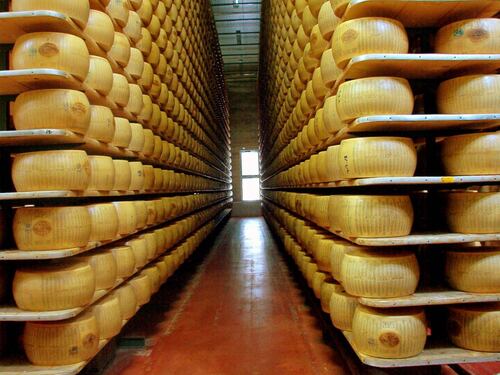"Parmesano Snack": così la Colombia vuole appropriarsi del parmigiano