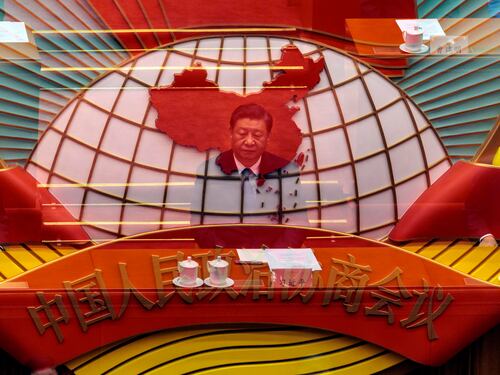 Xi sceglie Putin. "Stop terrorismo nella finanza". Torna l'asse rosso