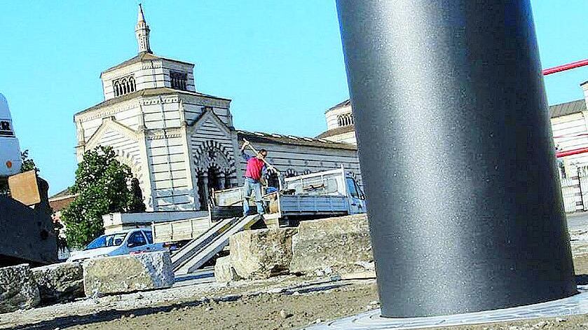 Cantieri ancora aperti e niente parcheggi: cimitero inaccessibile