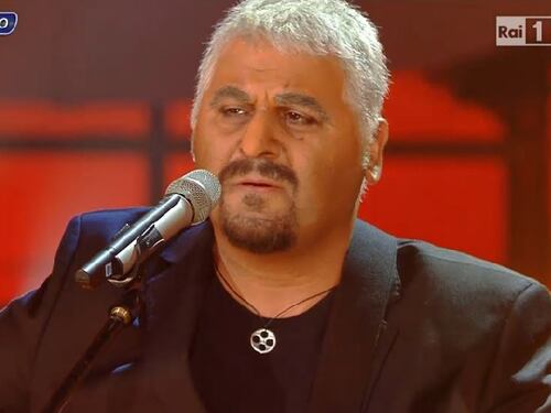 Sergio Friscia imita Pino Daniele al "Tale e Quale Show": la rete insorge