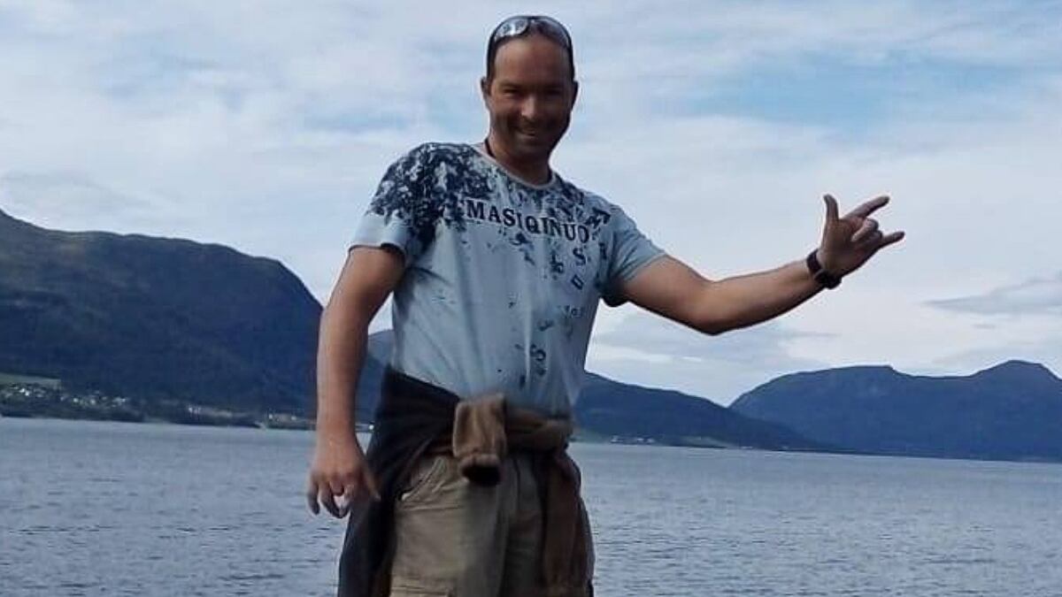 L'acido, poi le forbici e uccide il suo amante