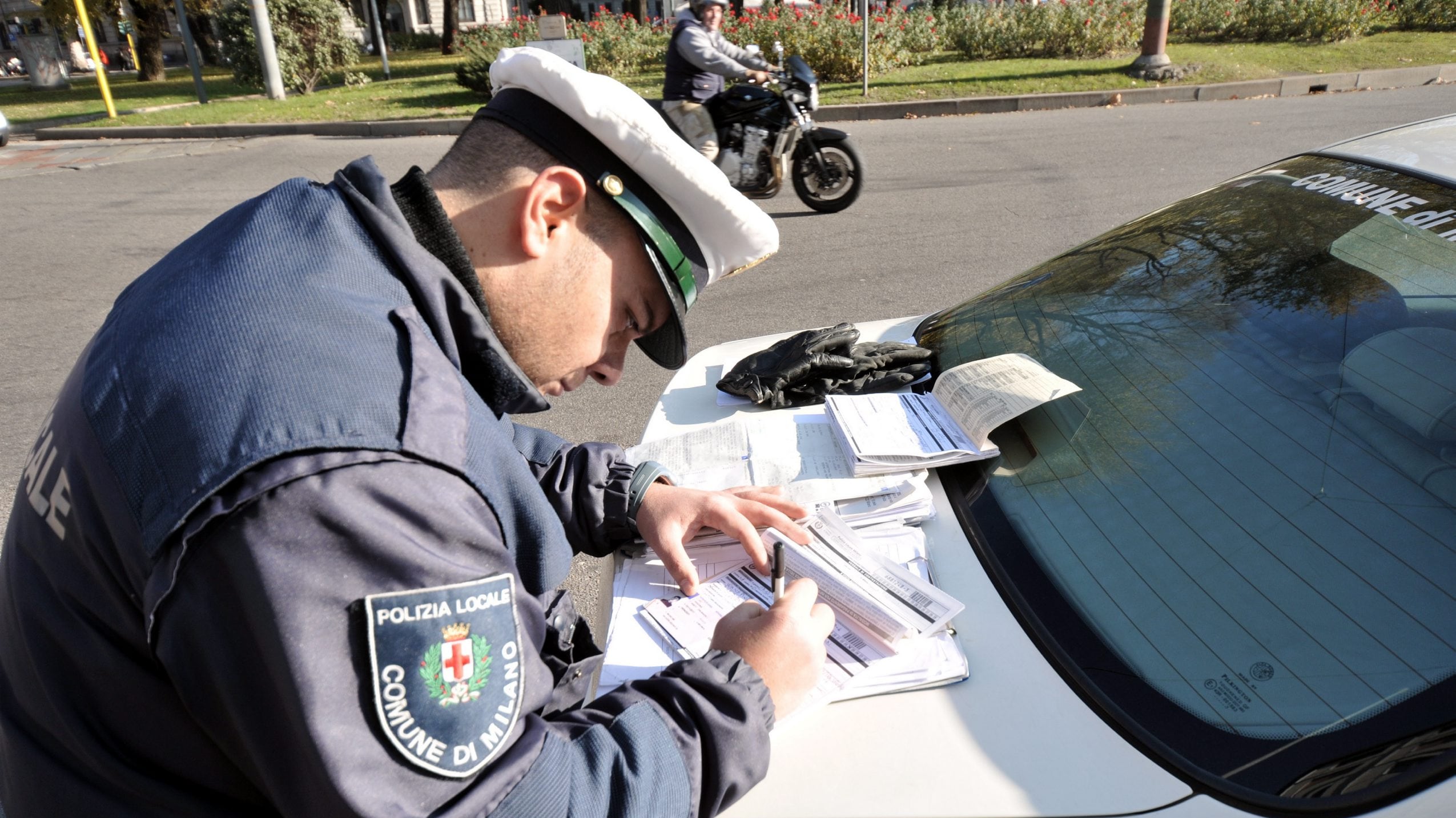 Il Comune a caccia di evasori pignora auto e conti correnti