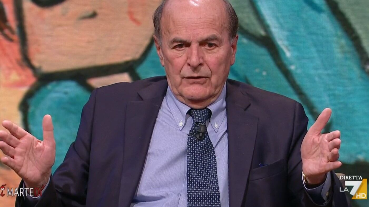 "Dovrebbero pagare una multa". Il delirio di Bersani sull'addio di Fazio alla Rai