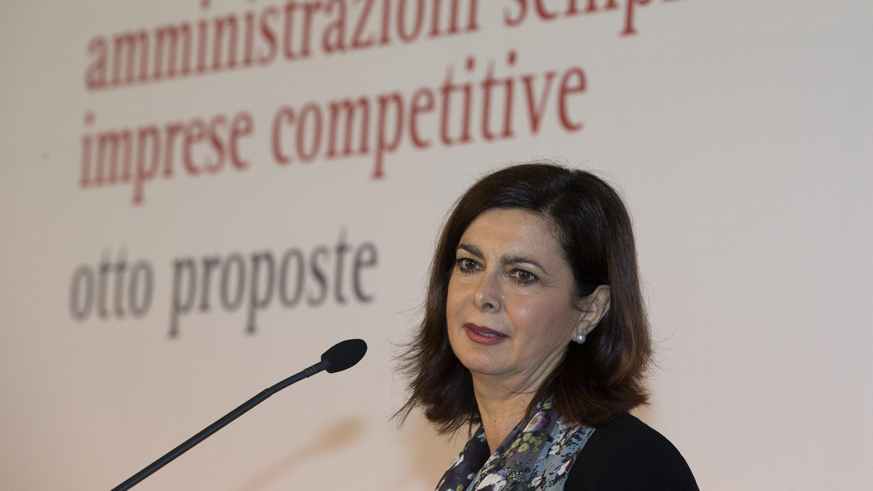 Boldrini contro Salvini: "I rom sono italiani, vanno rispettati"