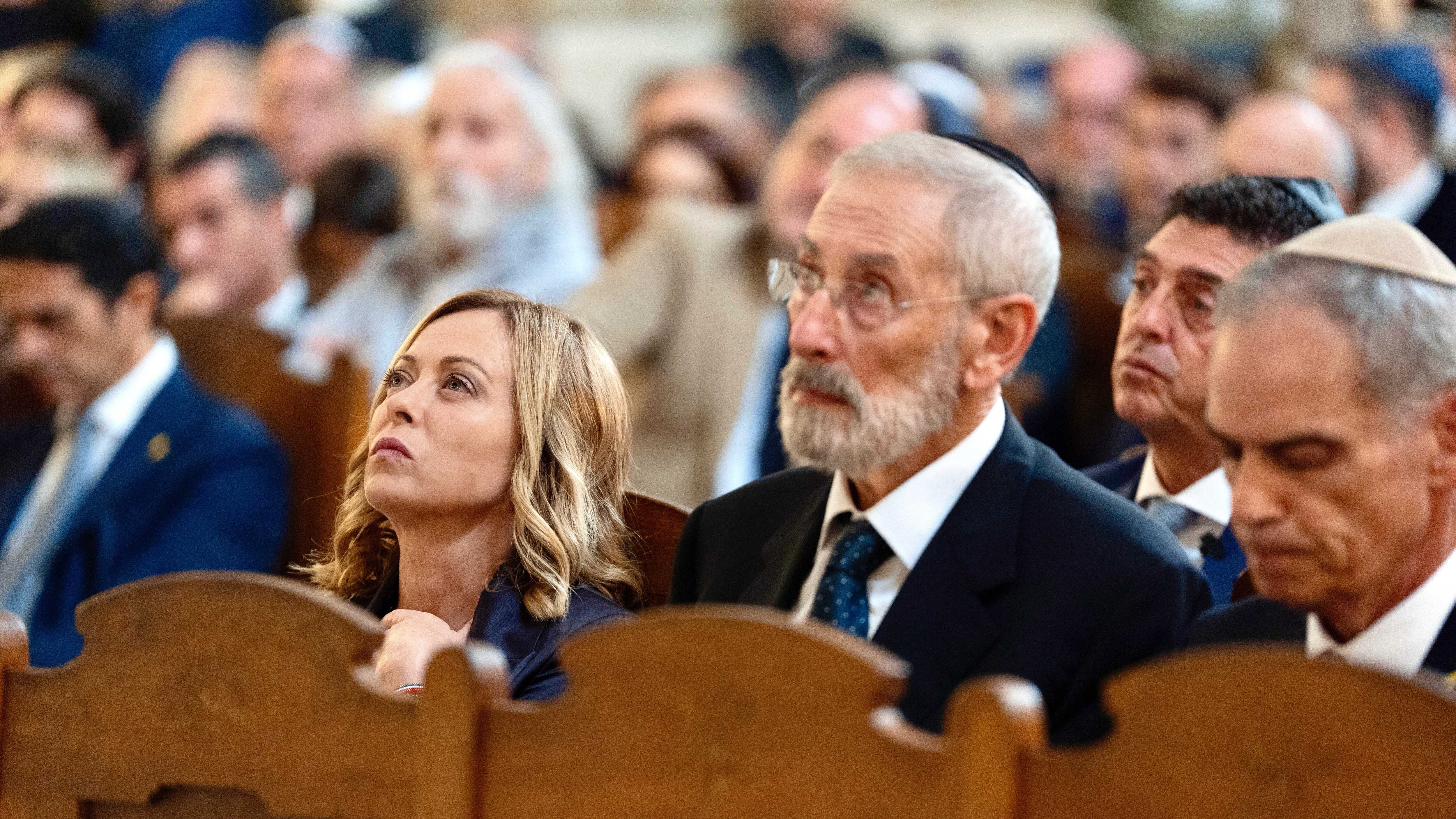 La commozione del Palazzo. "Lavoriamo per i due Stati"