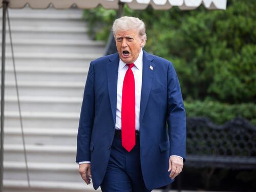 Trump insiste sulla pace ma non esclude la guerra. Il suo veto su Khamenei