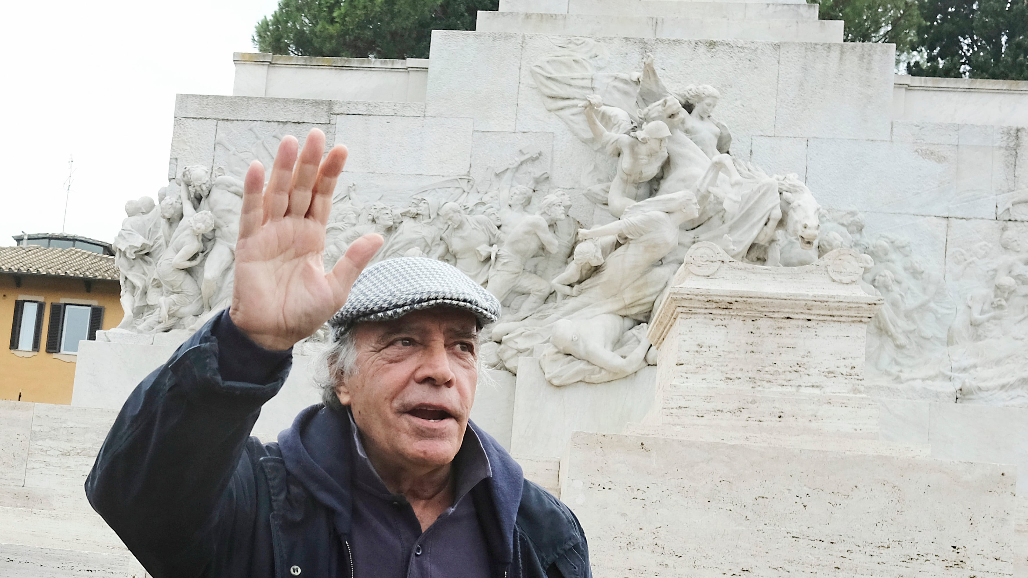 Dalle Mandrakate alle polemiche sulla X mas a Ballando, Enrico Montesano compie 80 anni