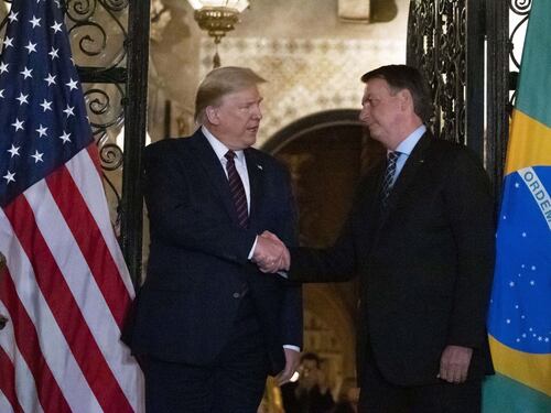 Coronavirus, funzionario brasiliano positivo. Ha visto Trump