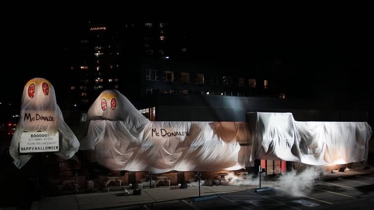 Per far paura ai clienti Burger King si trasveste da Mc Donald's