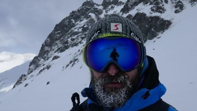 "Piccolo angelo, proteggici dalle tenebre". Il dolore del papà del bimbo morto a Cles