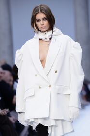 Kaia Gerber e le sorelle Hadid in passerella, foto 2