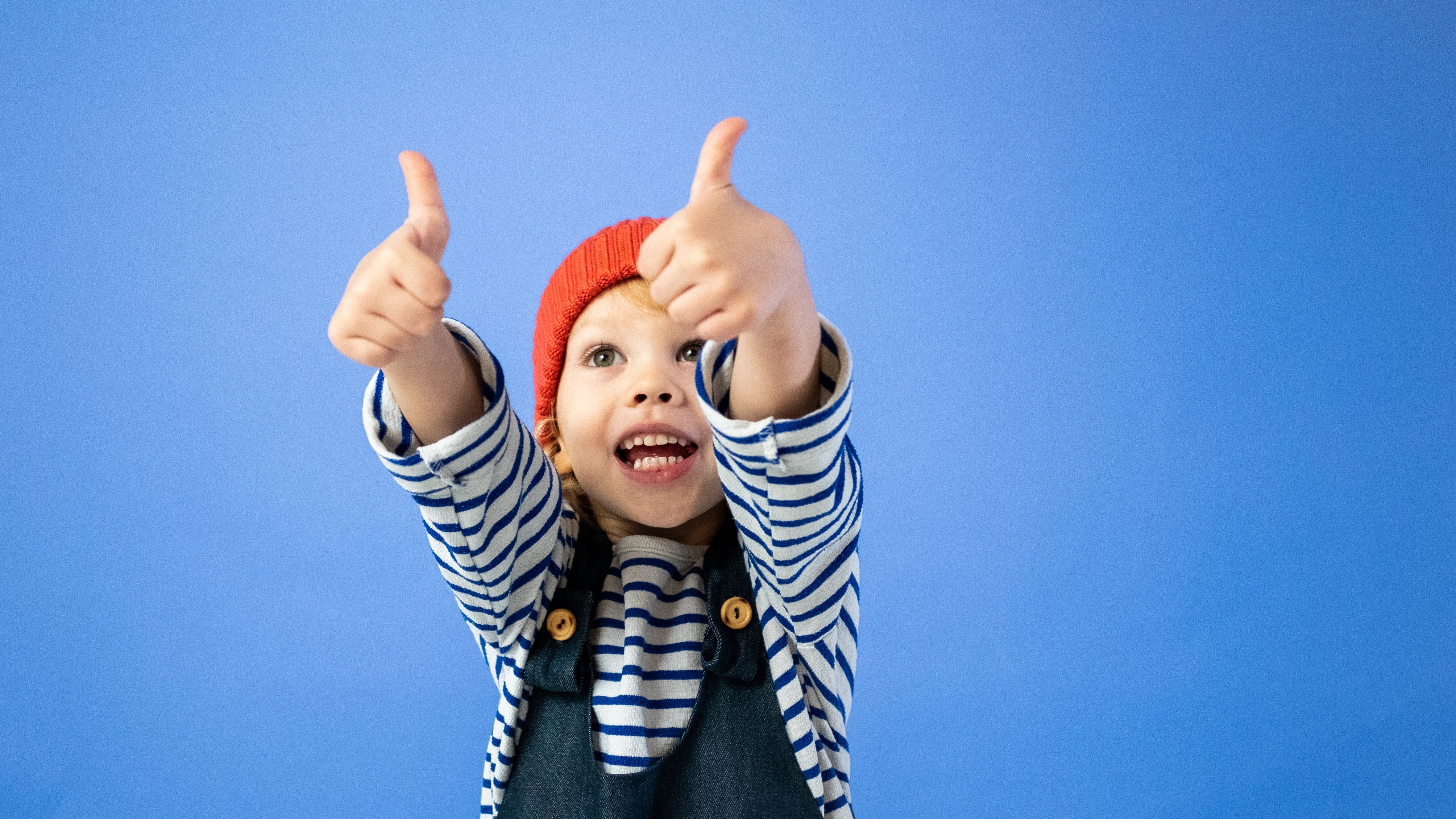 I bambini inglesi si sono rimpiccioliti: l'allarme che divide la politica