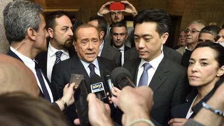Torna in campo Berlusconi per chiudere con Mr Bee