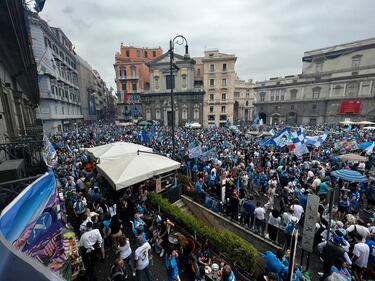 Tripudio azzurro a Napoli: le immagini più belle della festa scudetto 16