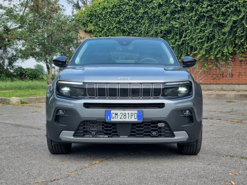 Jeep Avenger 1.2 Summit: guarda la gallery del city SUV americano 4