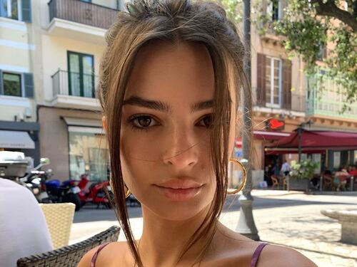 Emily Ratajkowski: "Il femminismo è il diritto di essere rispettate"