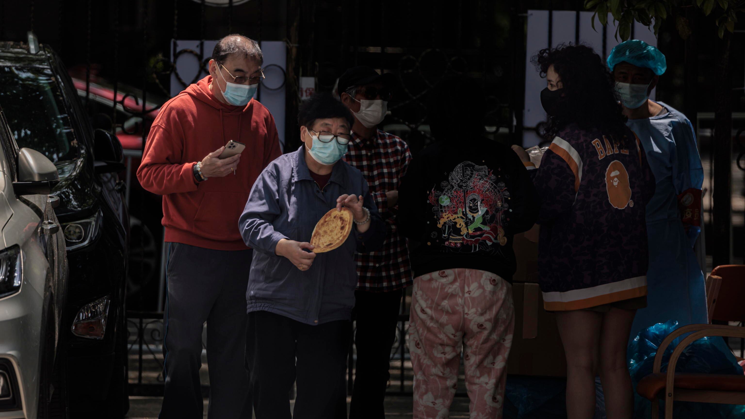 Morti e contagi, tutto quello che non torna a Shanghai