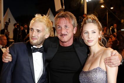 La figlia di Sean Penn gli ruba la scena a Cannes 8
