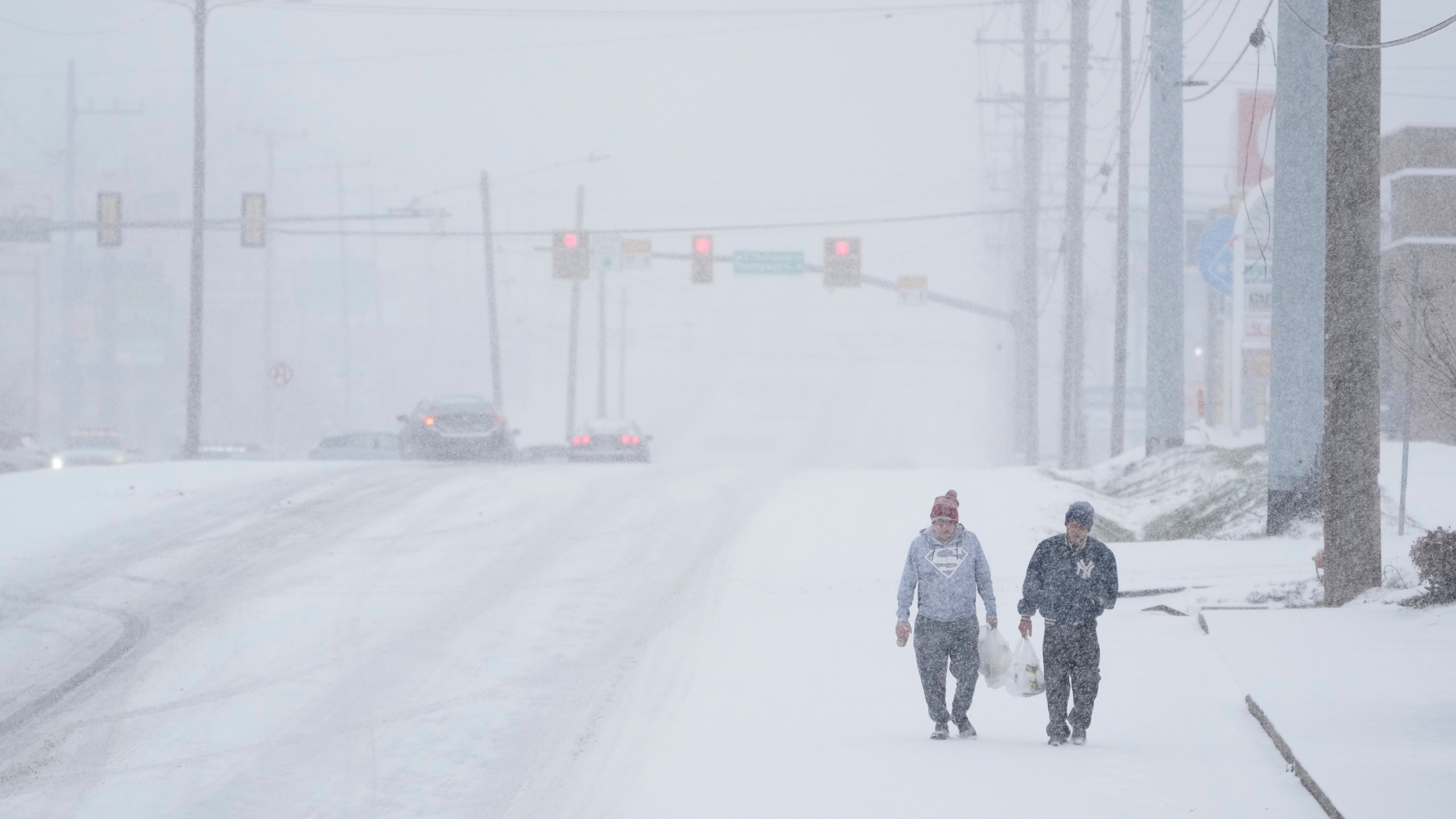 Gli Usa paralizzati da neve e gelo: un milione di persone senza elettricità