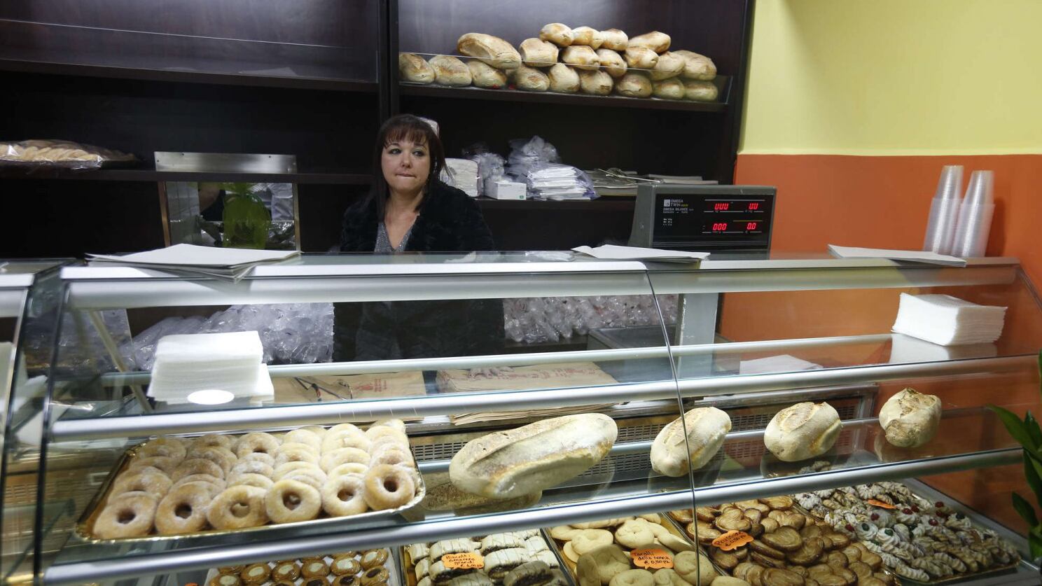 Napoli, riapre il locale del panettiere che si era suicidato dopo una multa