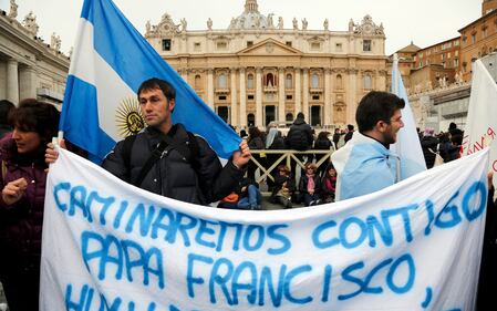 San Pietro attende l'Angelus del Papa 11