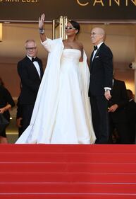 Rihanna, tatuaggi e smeraldi sul red carpet di Cannes 10