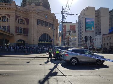 Auto contro la folla a Melbourne, le immagini dell'attacco 4