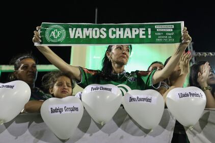 Chapecoense, il tributo alle vittime allo stadio di Medellin 6
