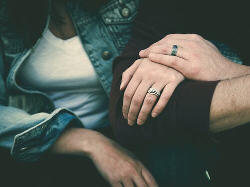 Perché avere un partner ha un effetto analgesico