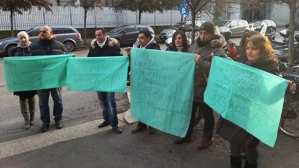 Niente convenzione: senza lavoro 50 persone nel MilaneseCroce Rossa, sit in anti privatizzazione
