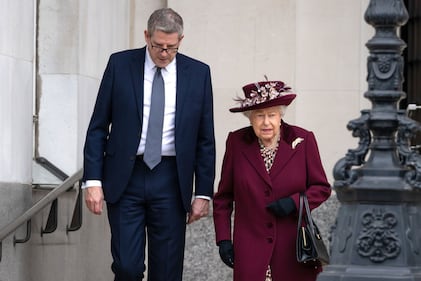 Il Principe Harry e la Regina Elisabetta II in foto 2