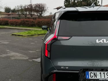 Kia EV9 AWD: guarda la gallery del SUV elettrico 7 posti super tecnologico 10
