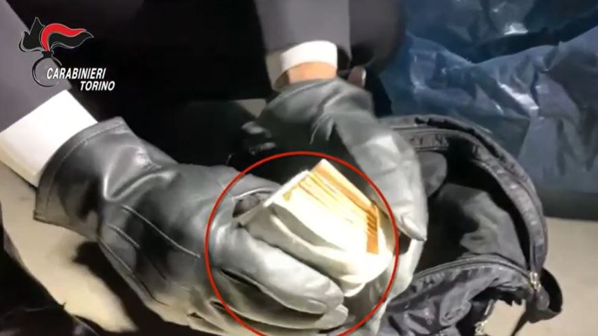 Così agiva la banda della "monetina": ecco il trucco che ripuliva le vittime