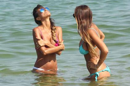 Cristina Buccino, microslip in spiaggia 4