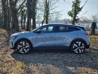 Renault Megane E-TECH: guarda le foto 10