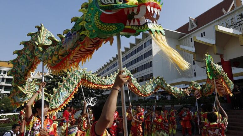 La sinistra "cancella" una domenica di carnevale per far spazio al Capodanno cinese: è polemica