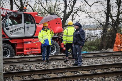 Milano, il crollo di una lastra uccide due operai 1