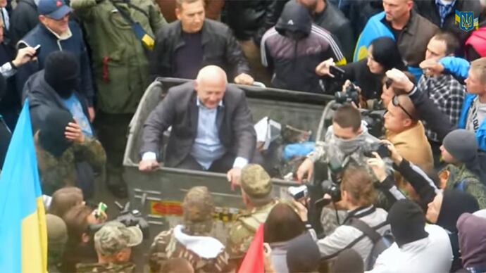 Via alle epurazioni a Kiev: i filorussi nella spazzatura