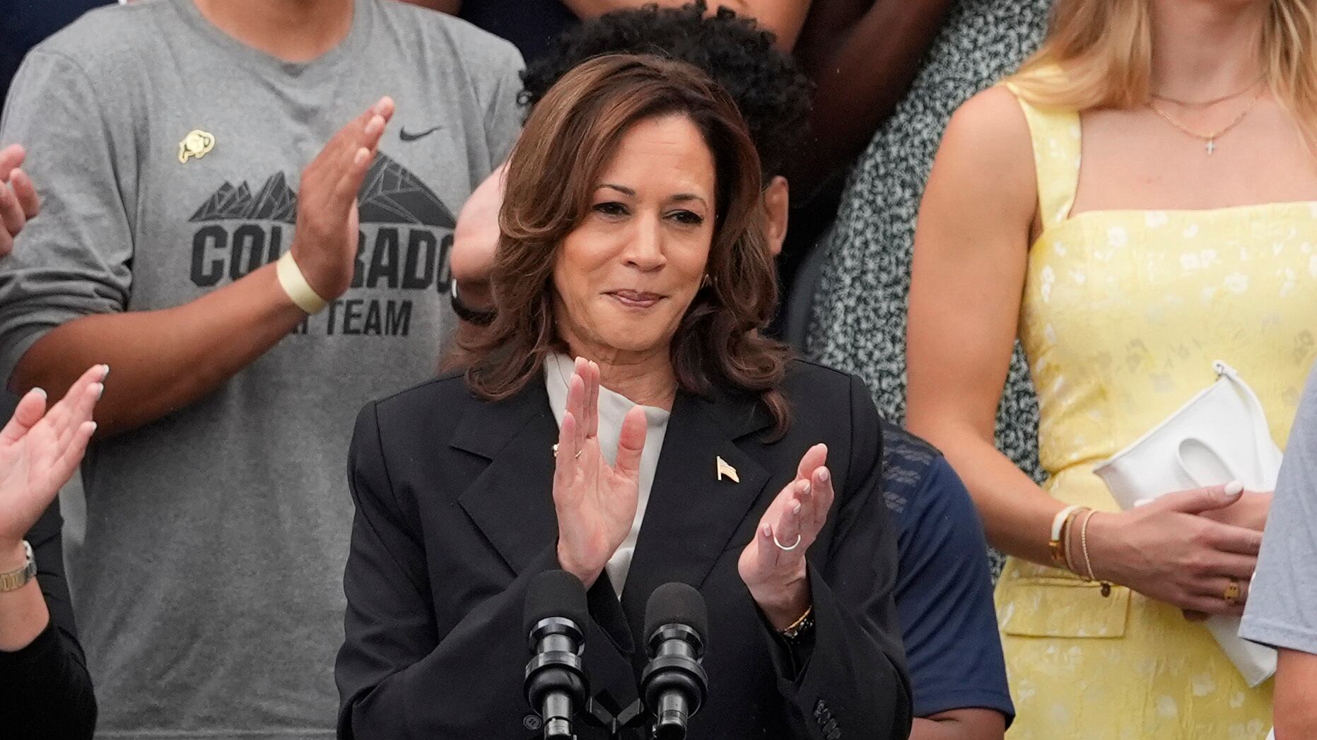 "Kamala? Gattara senza figli". E JD Vance scatena la rivolta