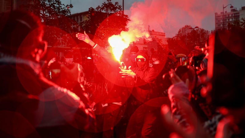 Francia, ancora allerta a Lione. Scontri a Parigi, lacrimogeni e idranti contro manifestanti