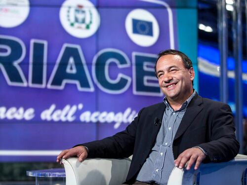 La rete che coprì l'ex sindaco. E oggi insultano la destra