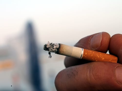 Milano, fumo fuorilegge. Stop alle sigarette all'aperto