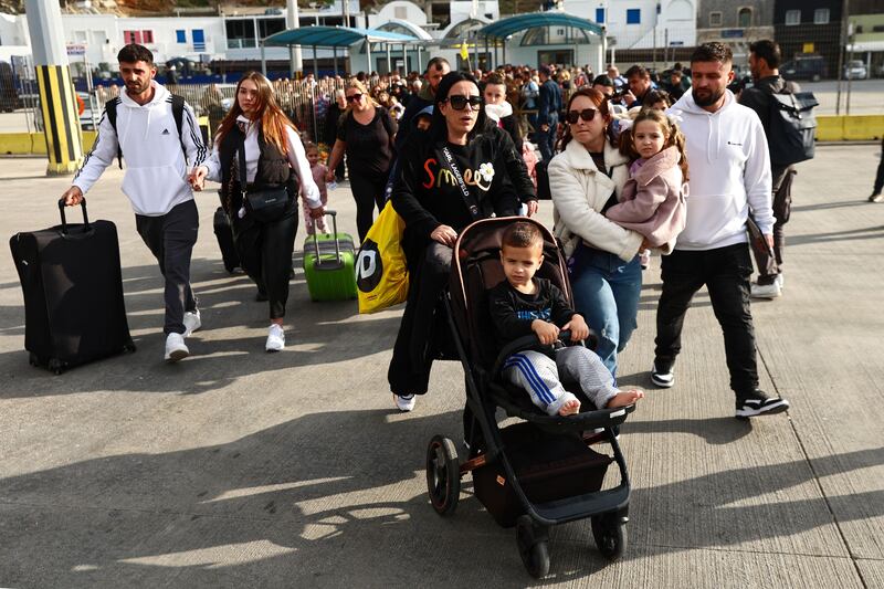 L'esodo da Santorini e le continue scosse di terremoto 1
