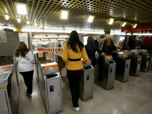 Milano, agente Atm preso a pugni da stranieri senza biglietto