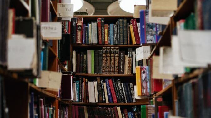 L'AI di Meta ruba libri. È giusto o è sbagliato?