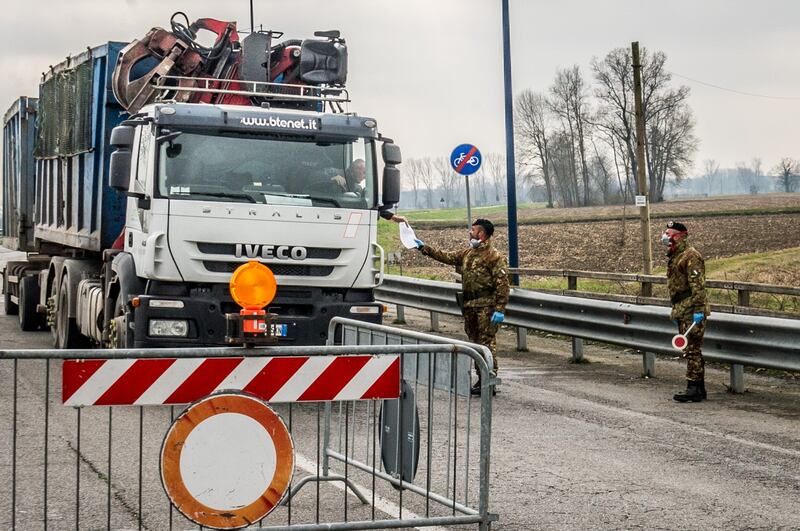 Emergenza coronavirus, scambio di beni al checkpoint di Codogno 9