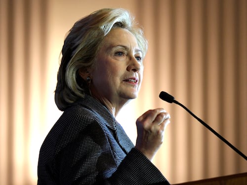 La versione di Hillary sull'Irak: "Colpa dell'inerzia di Obama"