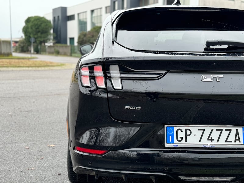 Ford Mach-E GT 2024: guarda il VIDEO in pillole del SUV sportivo elettrico 10