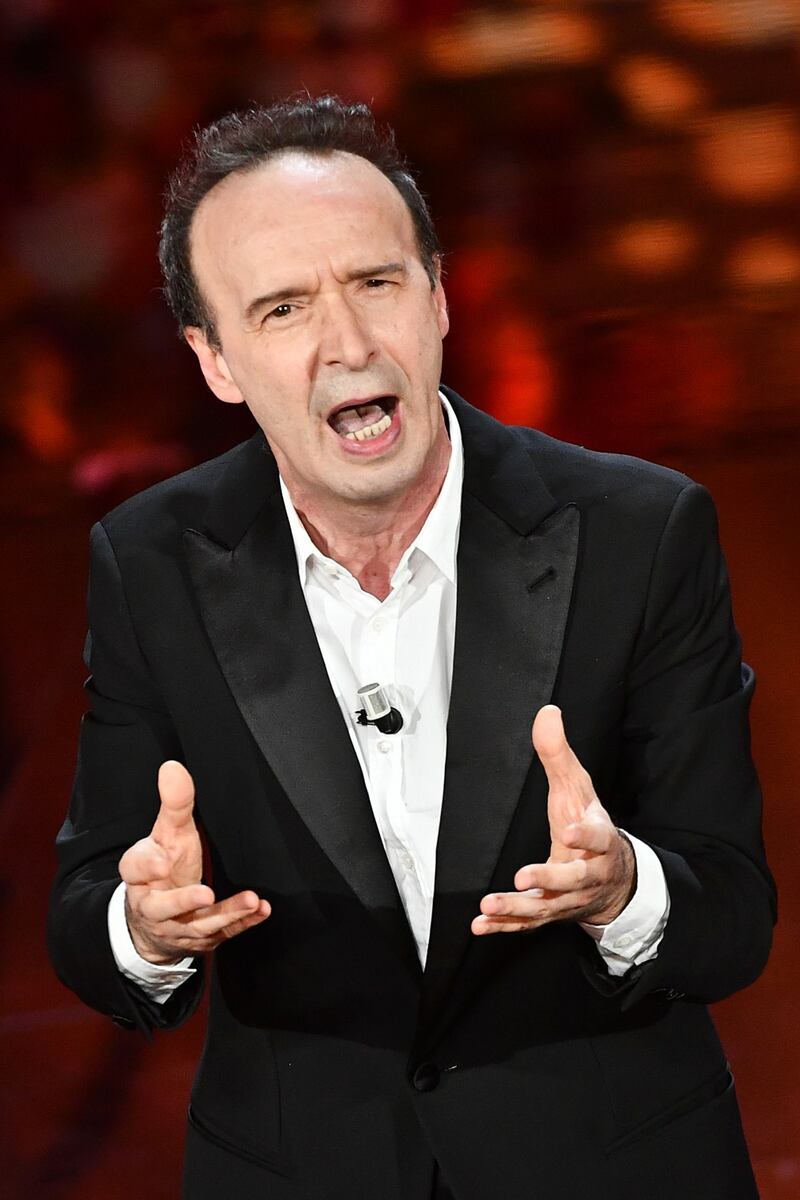 Roberto Benigni si ​prende la scena a Sanremo 6