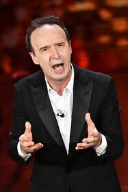 Roberto Benigni si ​prende la scena a Sanremo 6